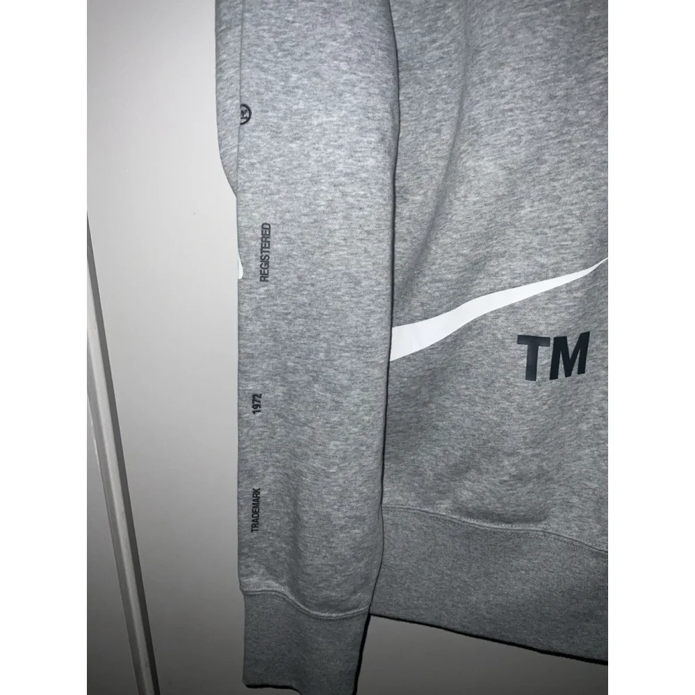 New Nike wrap around swoosh TM logo Crewneck sweatshirt grey DD5993-063 Large